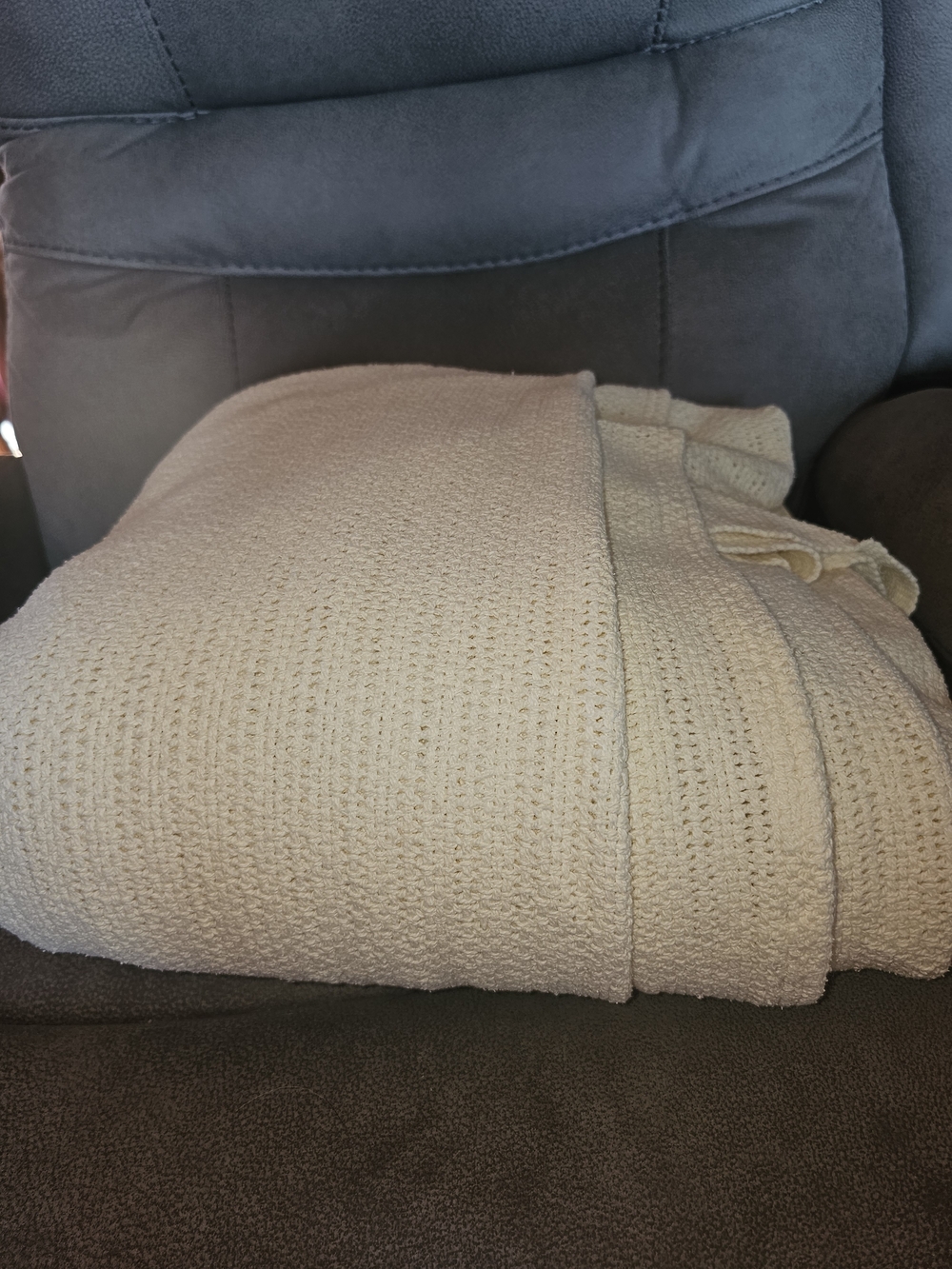 Vintage Style Light Yellow Knit Throw Blanket - Large / Fits King Size Bed